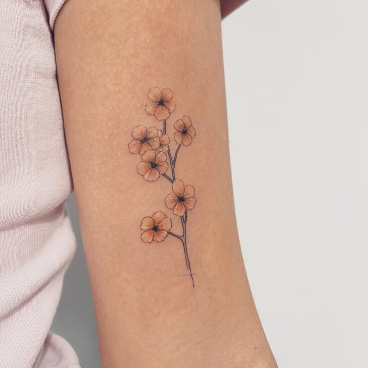 Tatuagem de flor pequena 19