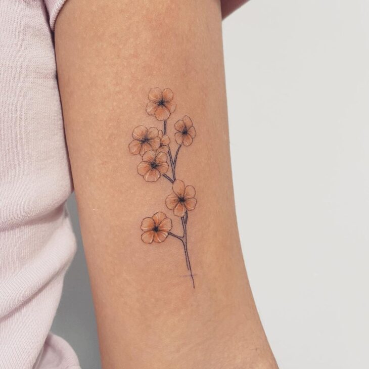 Tatuagem de flor pequena 92