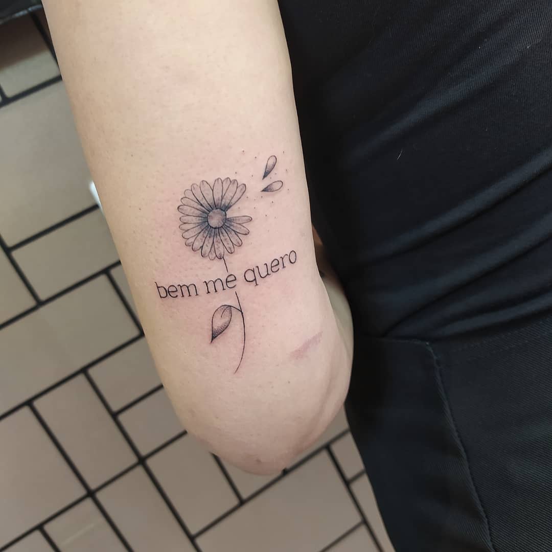 Tatuagem de flor pequena 70 ideias superdelicadas e criativas Tatuagem de flor pequena 70 ideias superdelicadas e criativas