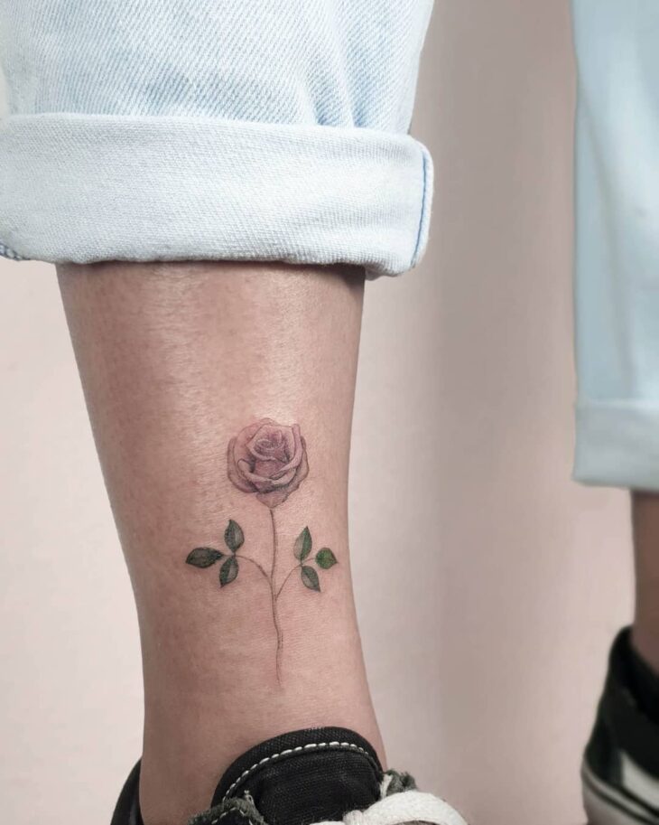 Tatuagem de flor pequena 99