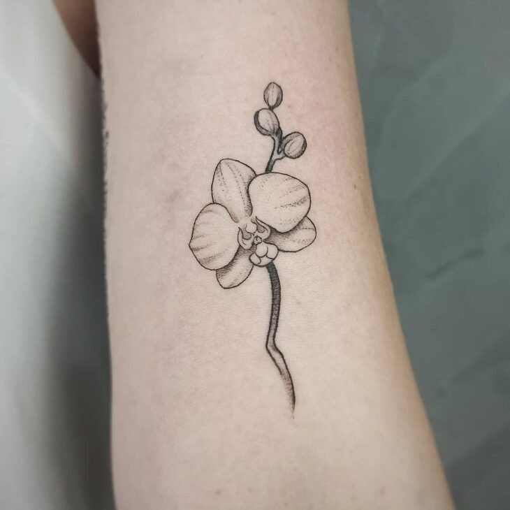 Tatuagem de flor pequena 102