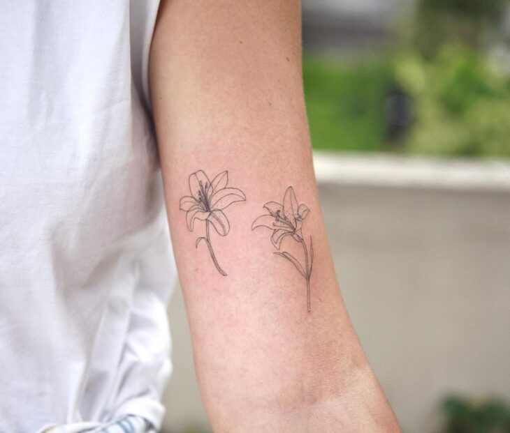 Tatuagem de flor pequena 106