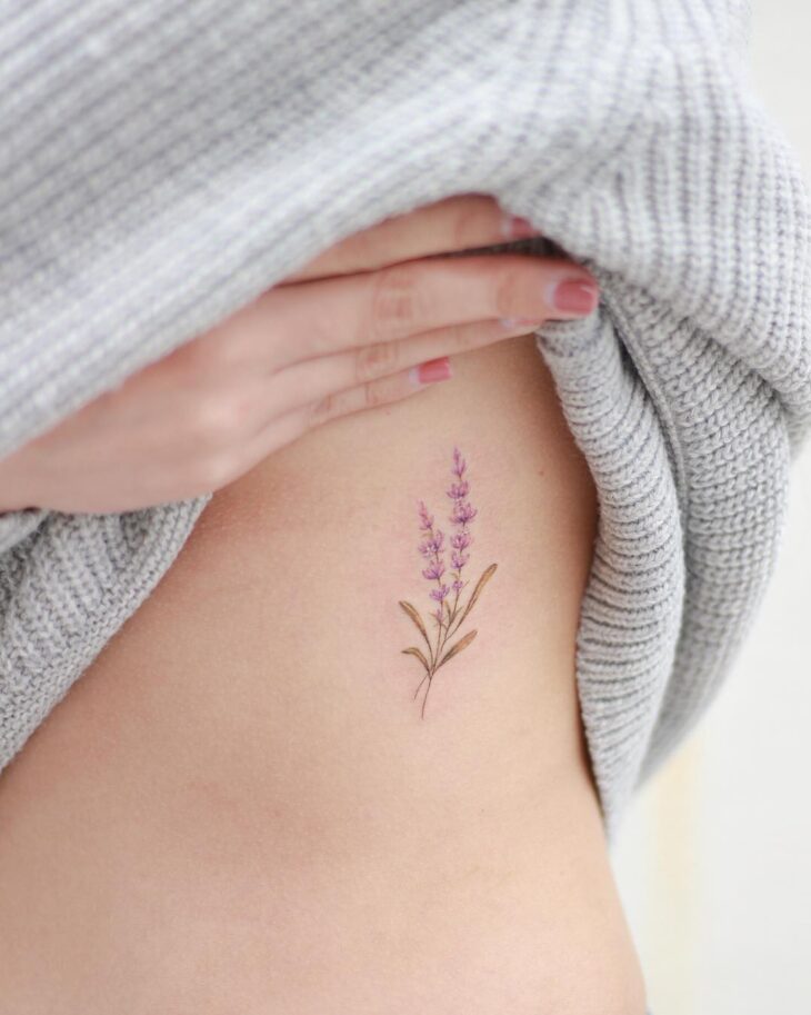 Tatuagem de flor pequena 34