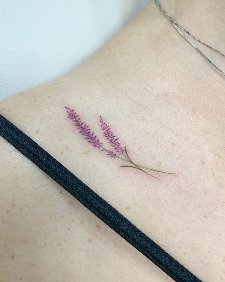 Tatuagem de flor pequena 35