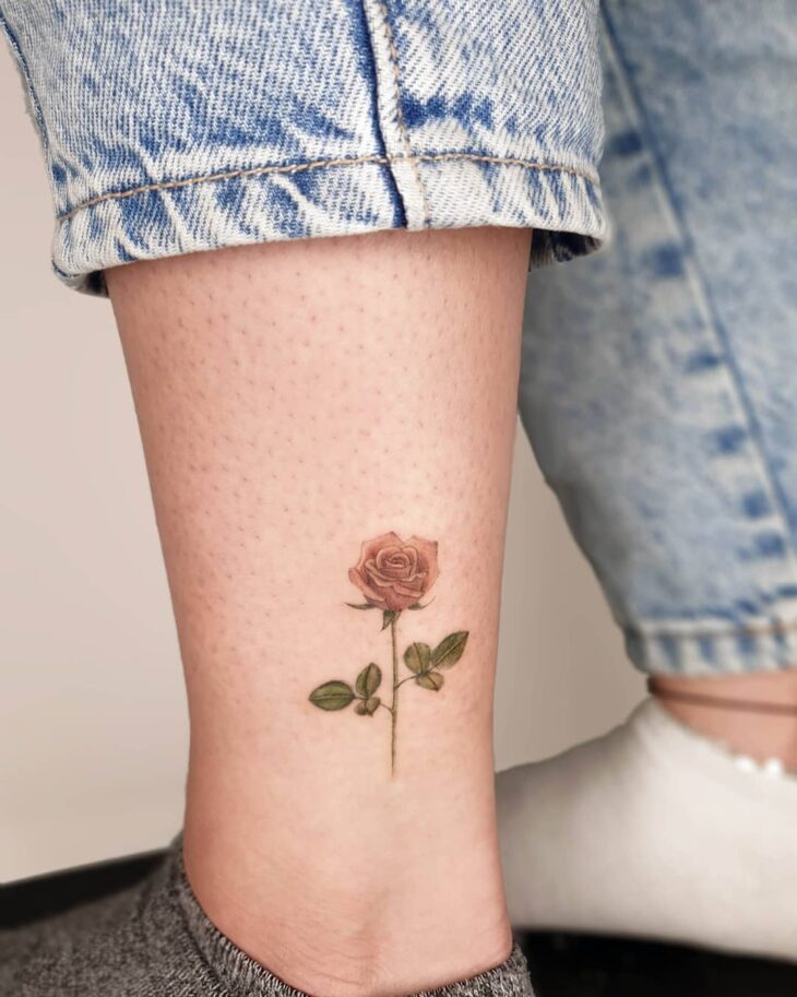 Tatuagem de flor pequena 111