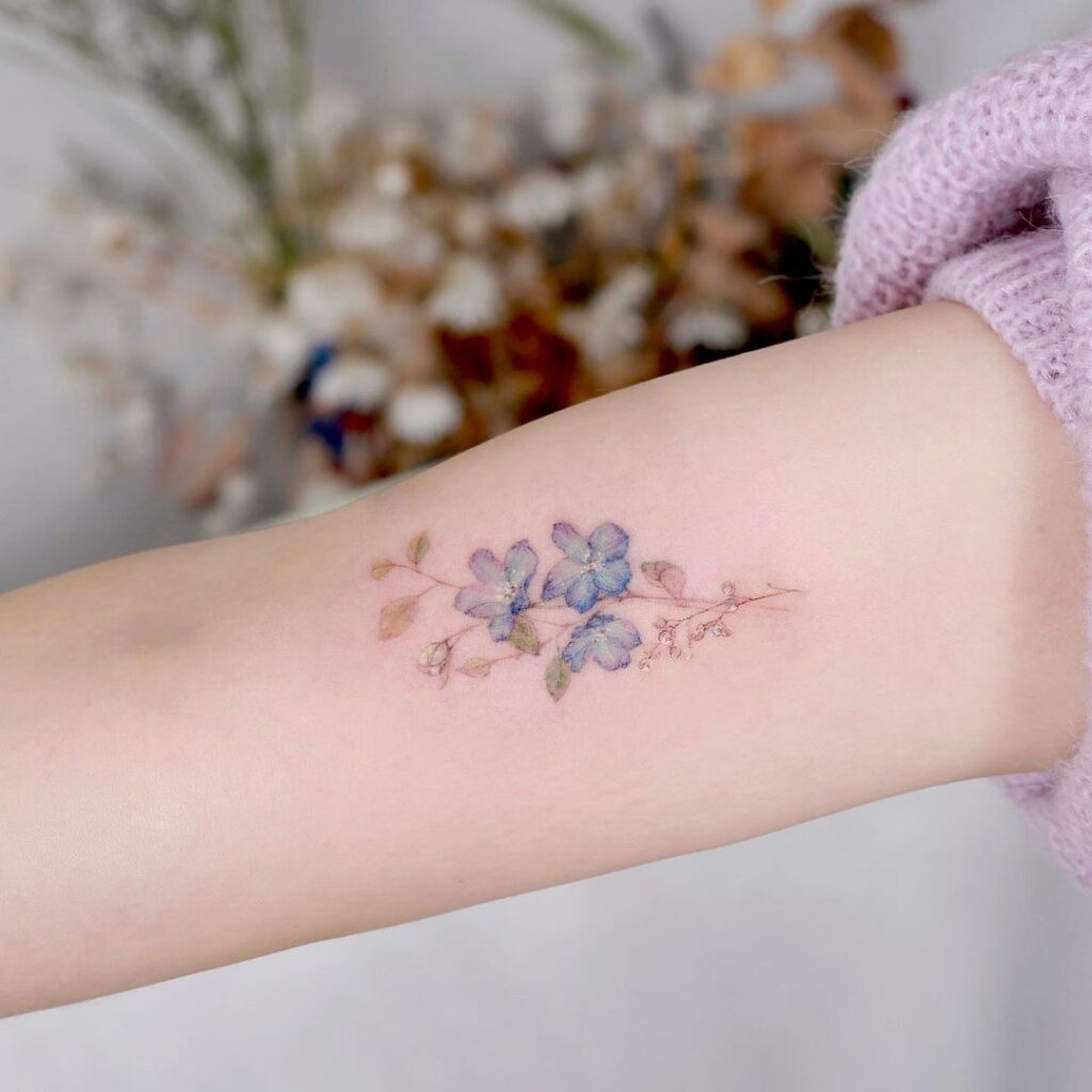 Tatuagem de flor pequena: 70 ideias superdelicadas e criativas