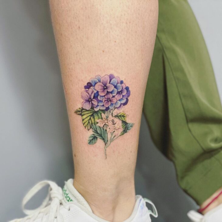 Tatuagem de flor pequena 44