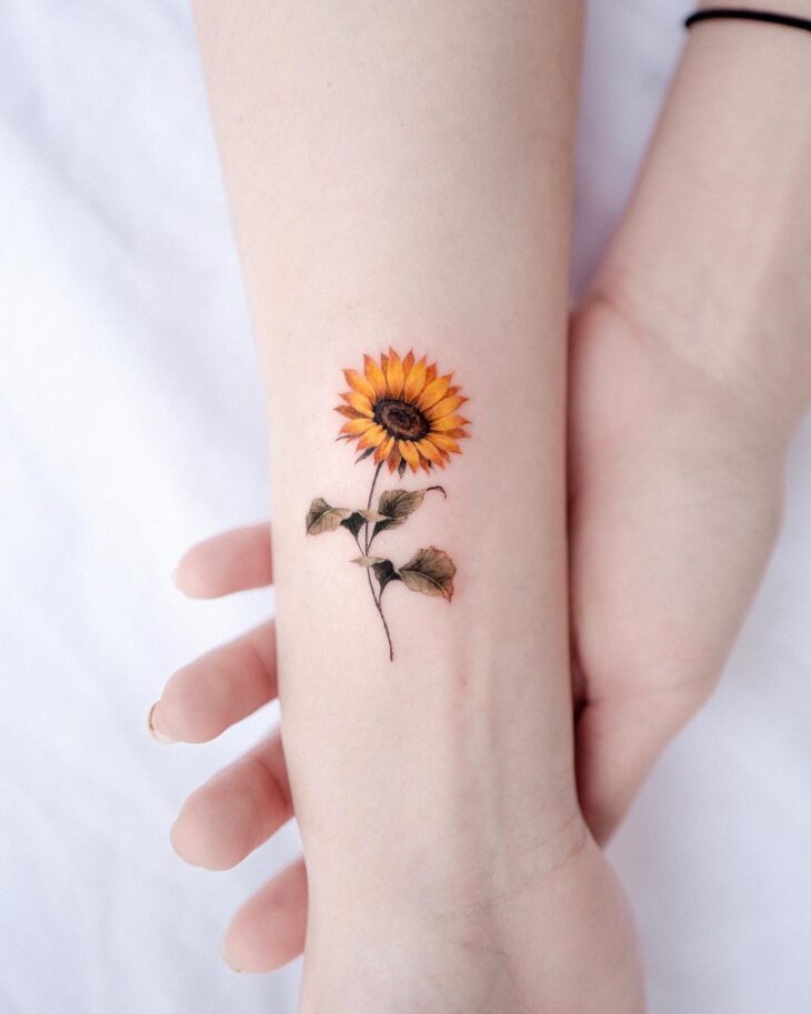 Tatuagem de flor pequena 121