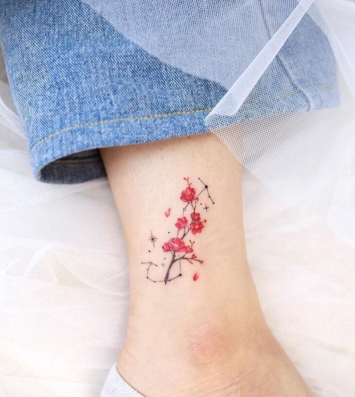 Tatuagem de flor pequena 124