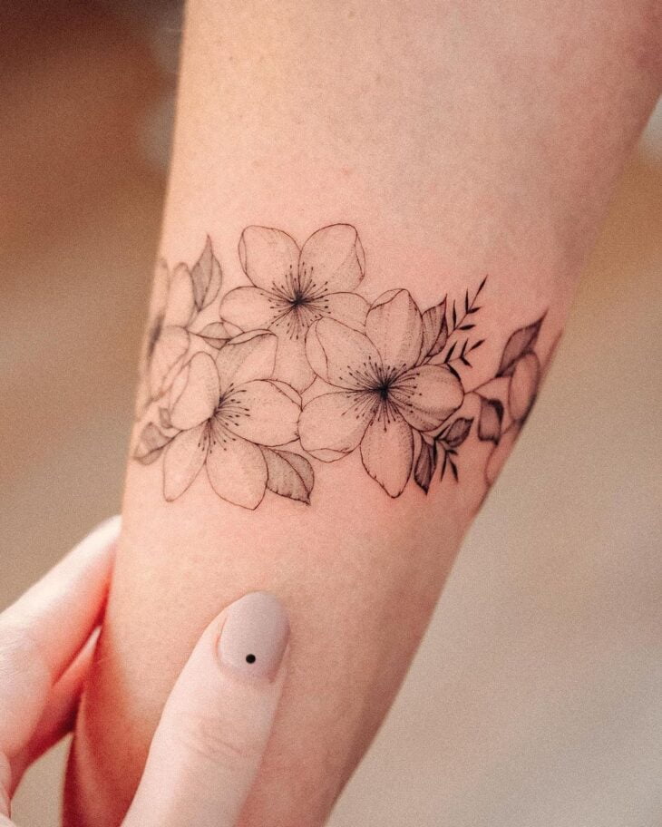 Tatuagem de flor pequena 53