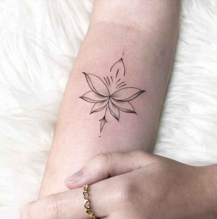 Tatuagem de flor pequena 54