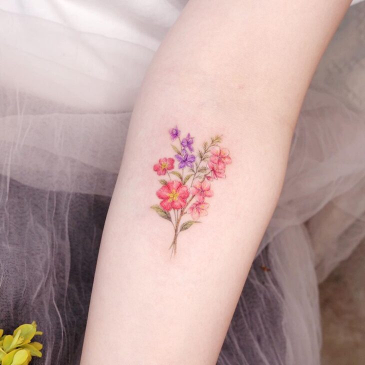 Tatuagem de flor pequena 135