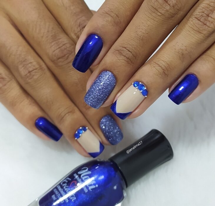 unhas decoradas azul 76