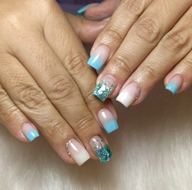 unhas decoradas azul 80