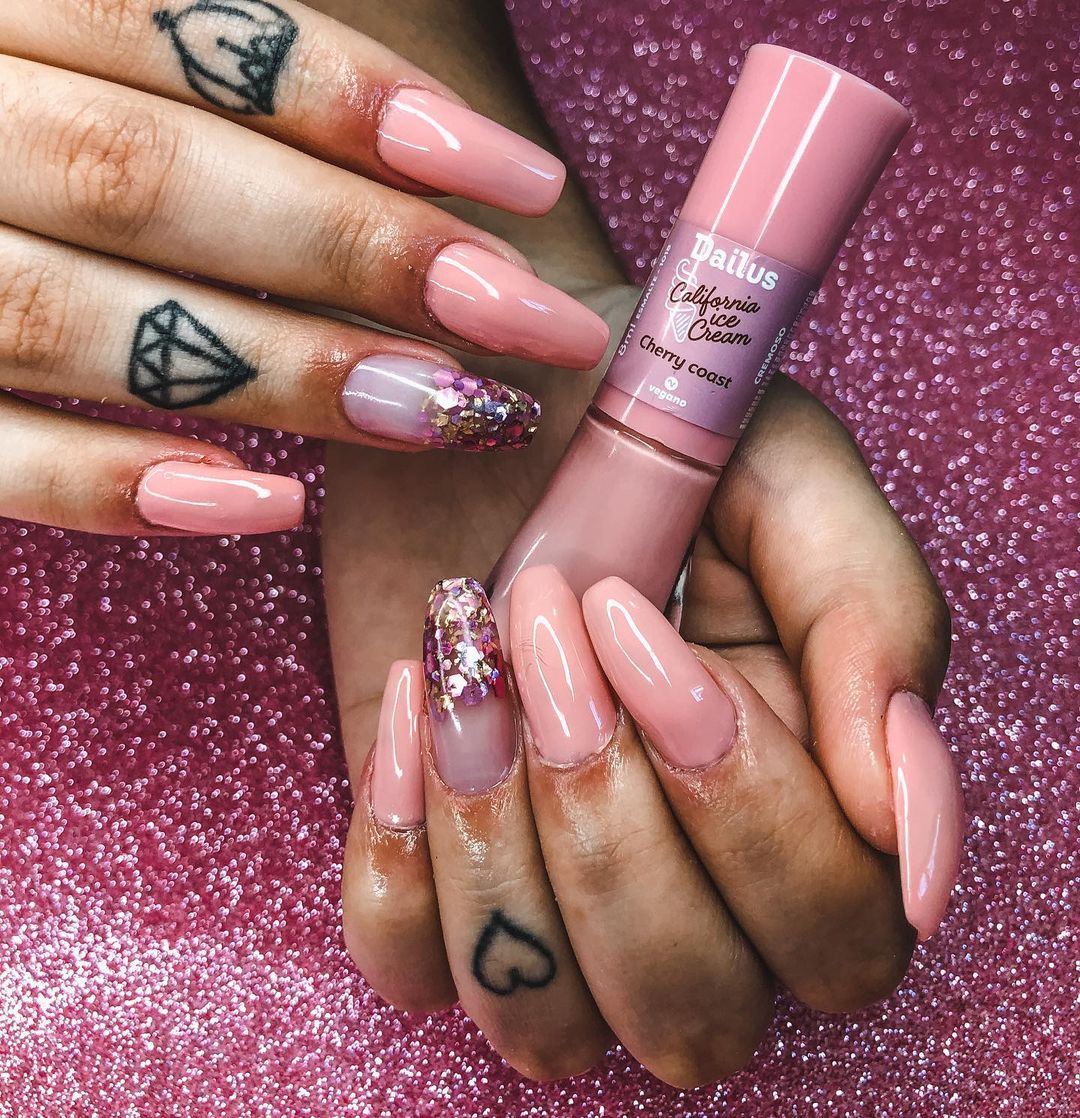 Unhas encapsuladas: saiba o que são e confira inspirações incríveis