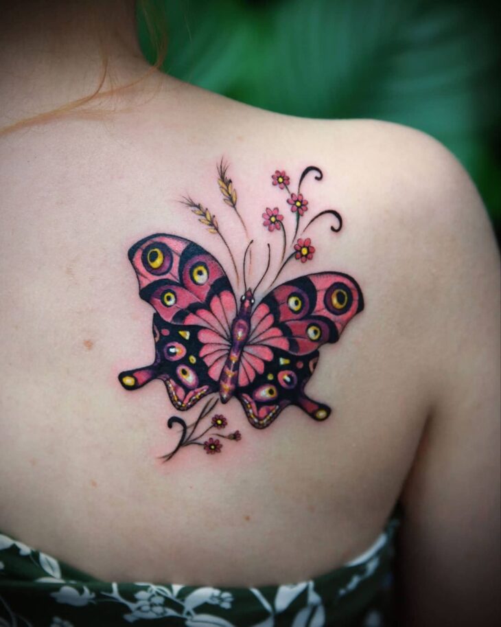 tatuagem de borboleta nas costas