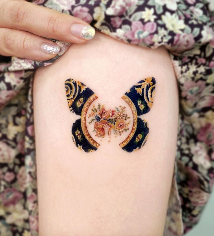 tatuagem de borboleta e flor