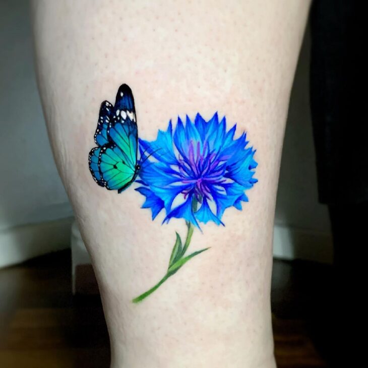 tatuagem de borboleta na perna