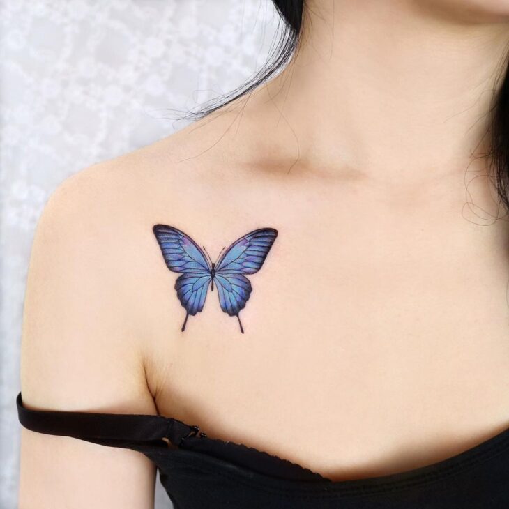 tatuagem de borboleta no ombro