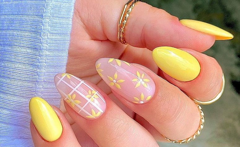 60 ideias para inovar na aparência das suas unhas com esmalte amarelo