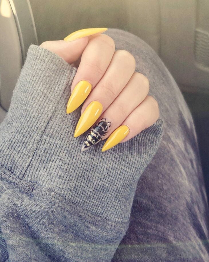 esmalte amarelo 115