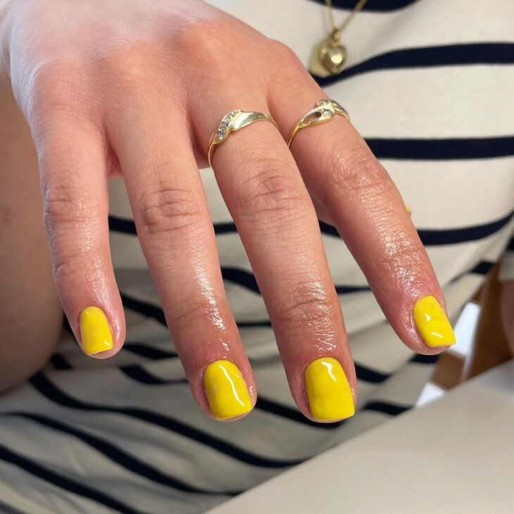 esmalte amarelo 112