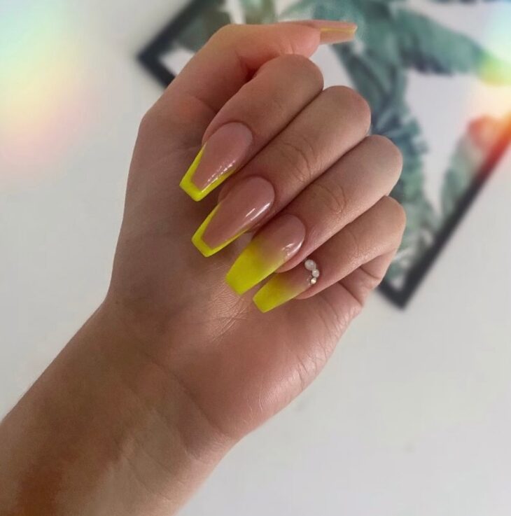 esmalte amarelo 93