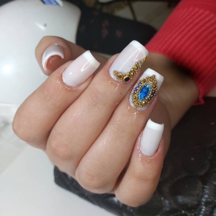 Unhas brancas decoradas 80