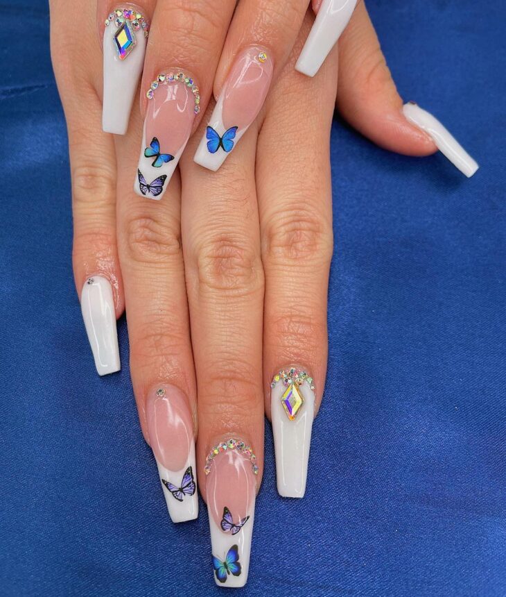Unhas brancas decoradas 85