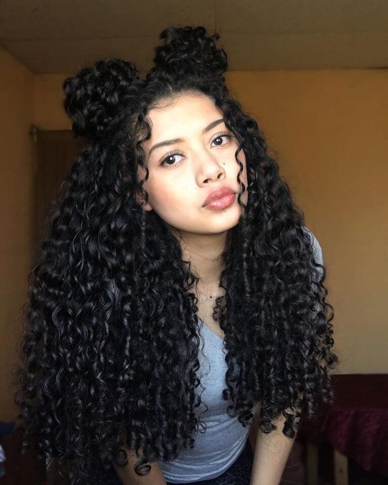 Cabelo cacheado preto: 40 ideias e dicas de como cuidar dos cachos