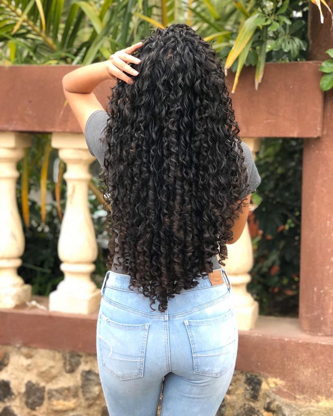 Cabelo cacheado preto: 40 ideias e dicas de como cuidar dos cachos