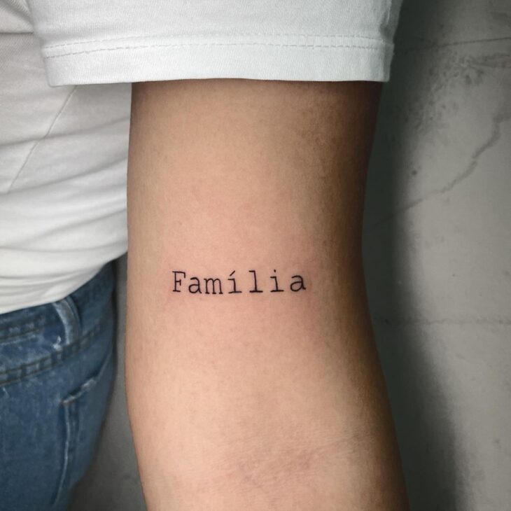 tatuagem feminina no braço 242