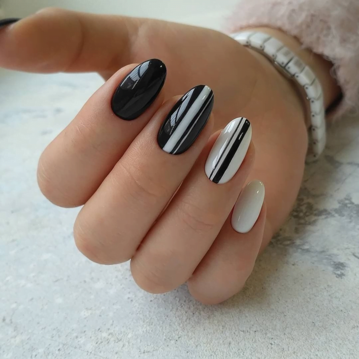 unhas decoradas em preto e branco 122