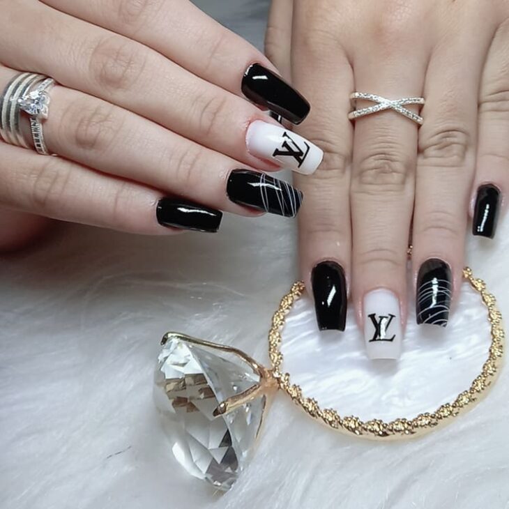 unhas decoradas em preto e branco 67