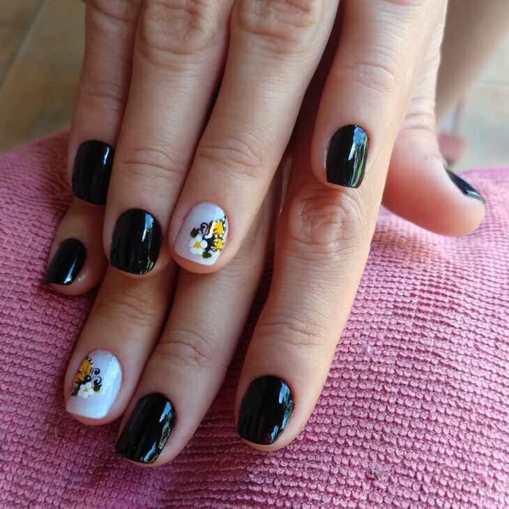 unhas decoradas em preto e branco 79