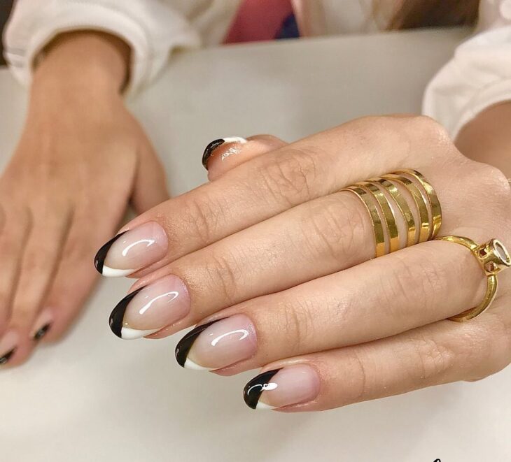 unhas decoradas em preto e branco 81