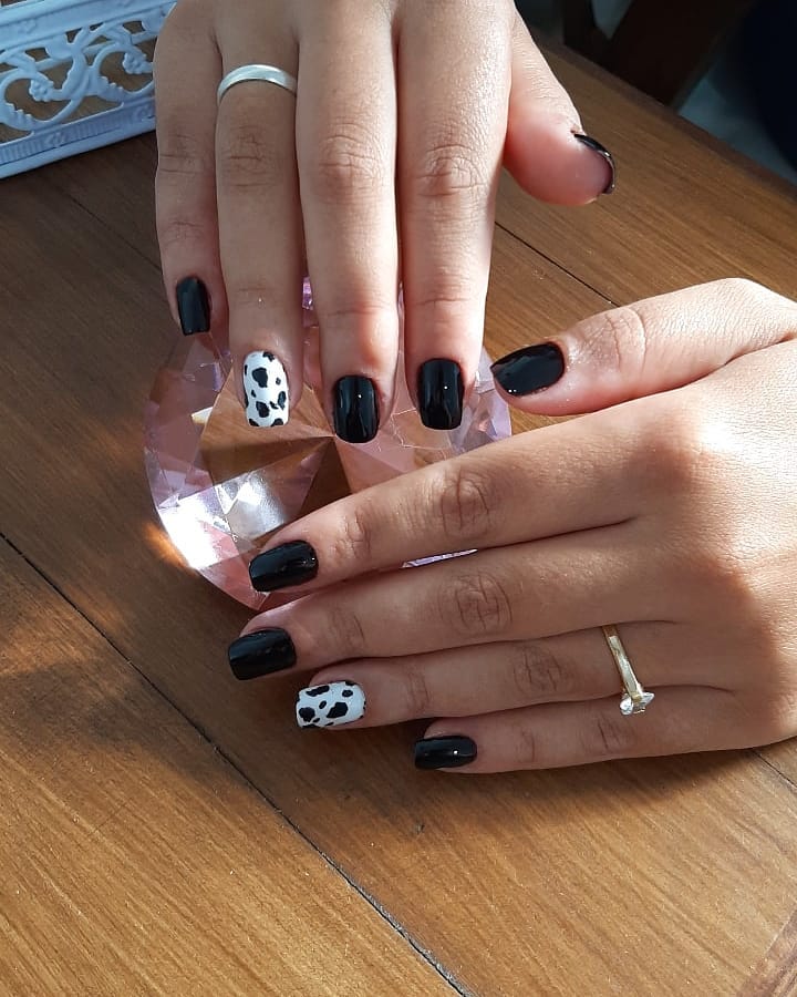 unhas decoradas em preto e branco 85