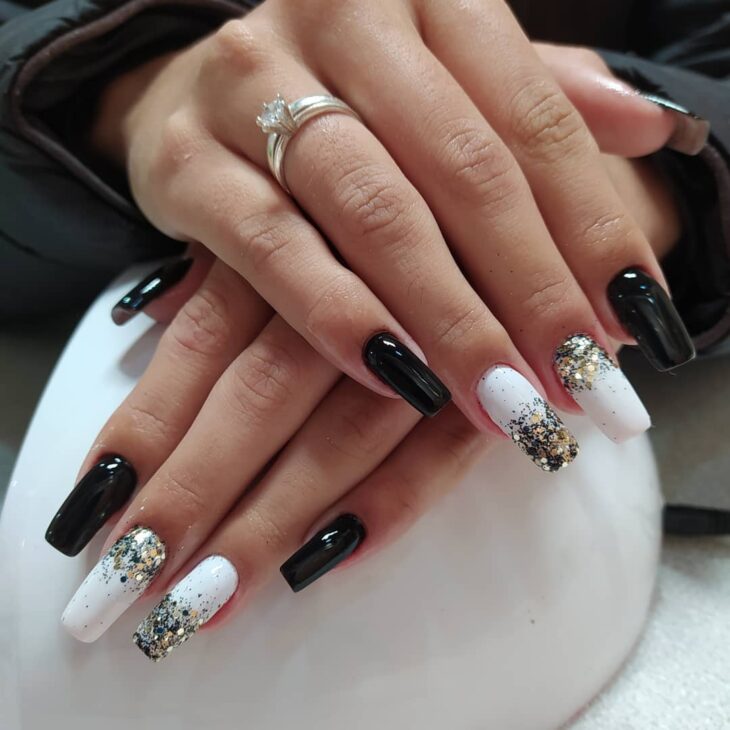 unhas decoradas em preto e branco 92