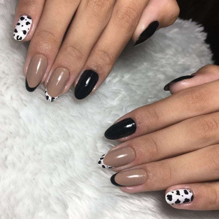 unhas decoradas em preto e branco 93