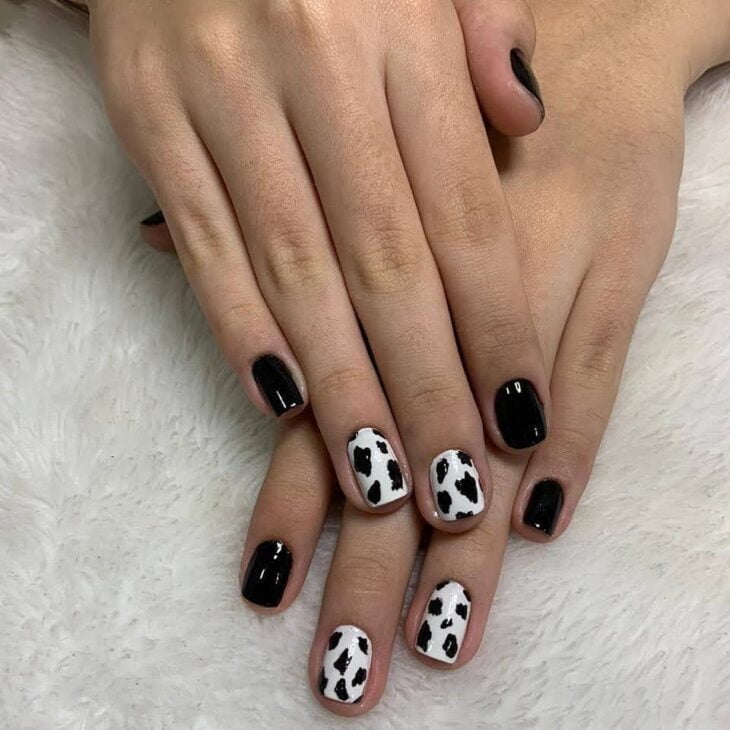 unhas decoradas em preto e branco 69