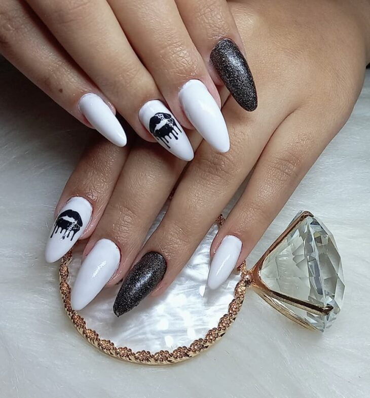 unhas decoradas em preto e branco 96