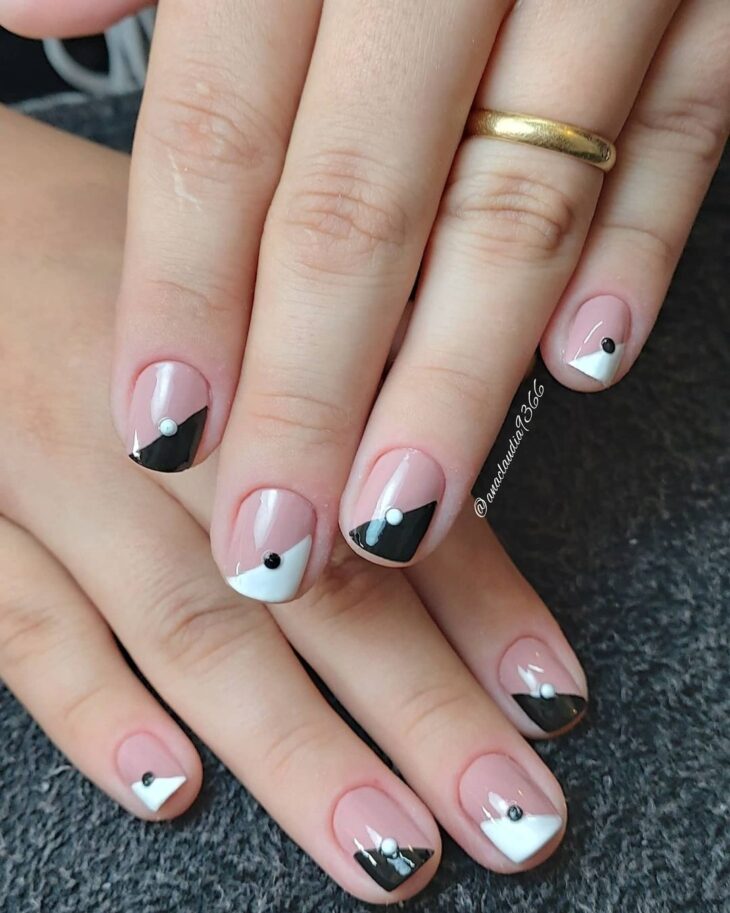 unhas decoradas em preto e branco 100