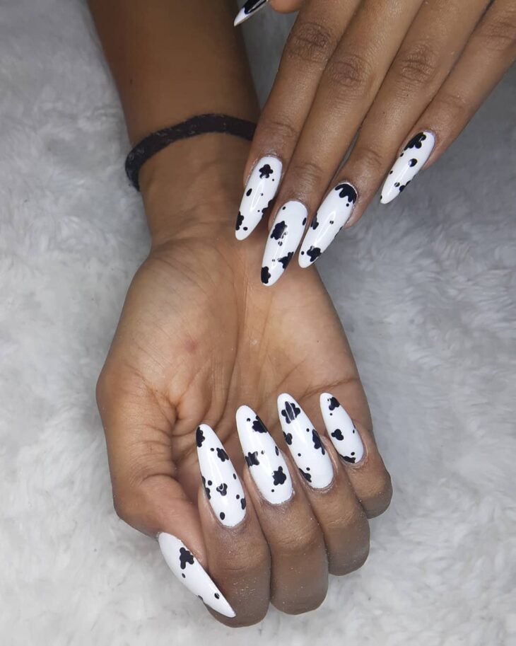 unhas decoradas em preto e branco 101