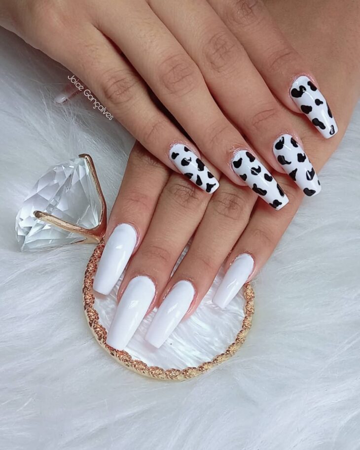 unhas decoradas em preto e branco 70