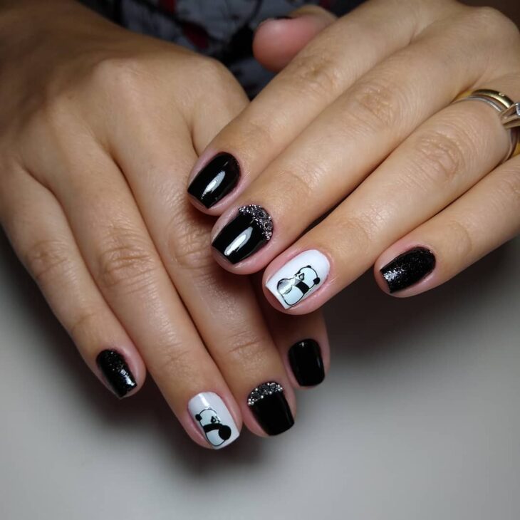 unhas decoradas em preto e branco 116