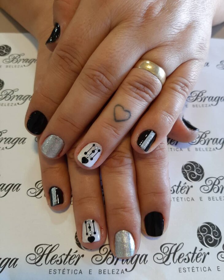 unhas decoradas em preto e branco 123