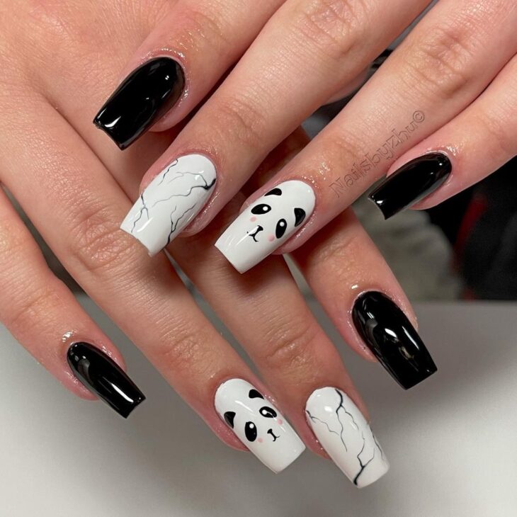 unhas decoradas em preto e branco 124