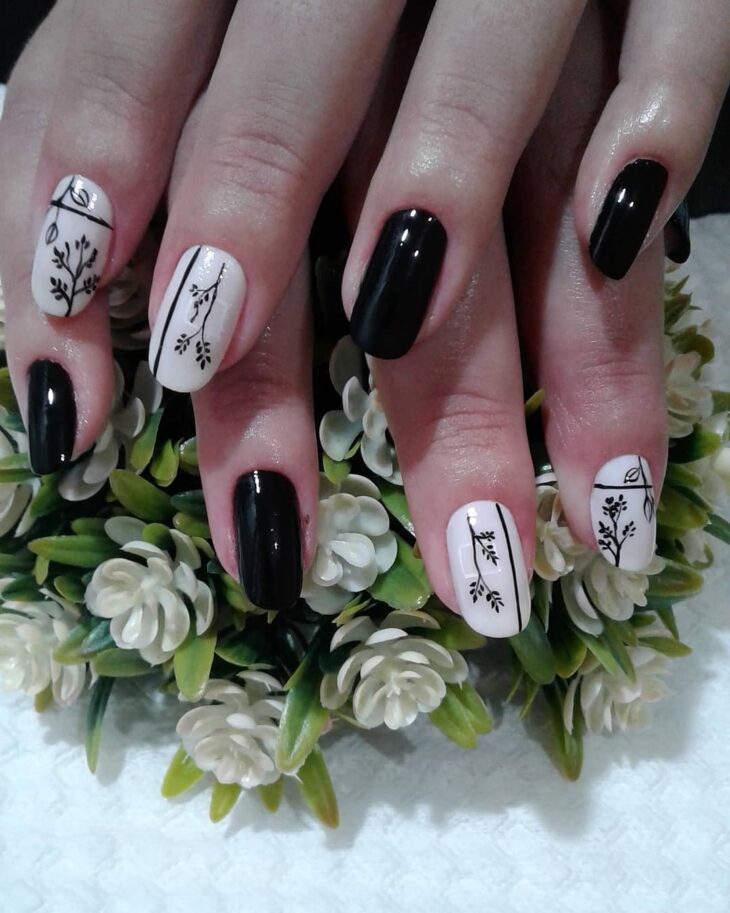 unhas decoradas em preto e branco 125