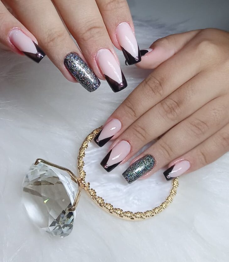 unhas decoradas em preto e branco 74