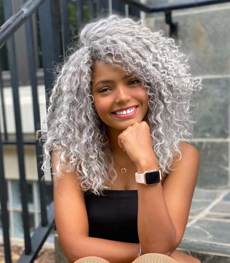 Cabelo cinza: 50 fotos e dicas para atingir e cuidar da cor